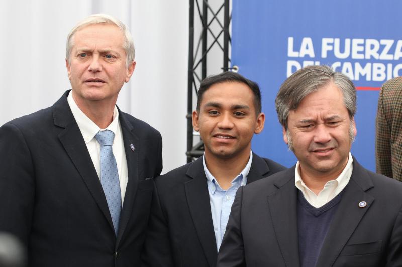 Aton- José Antonio Kast junto al diputado electo Sebastián Zamora