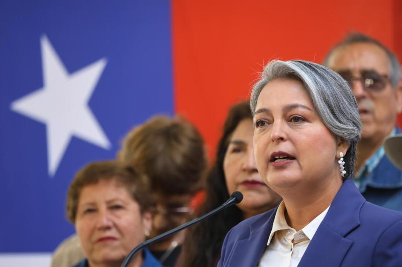 Jara renunciaría o suspendería su militancia en el PC en caso de ser electa - Aton