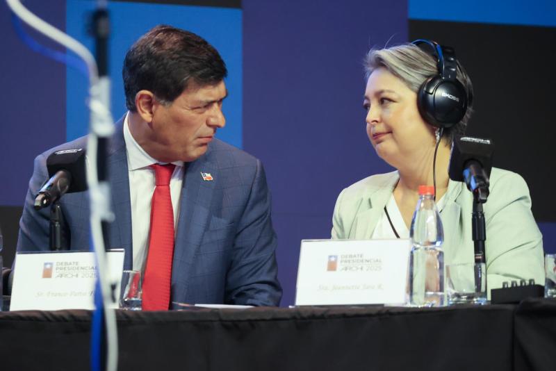 Aton- Franco Parisi (PDG) y Jeannette Jara (PC)