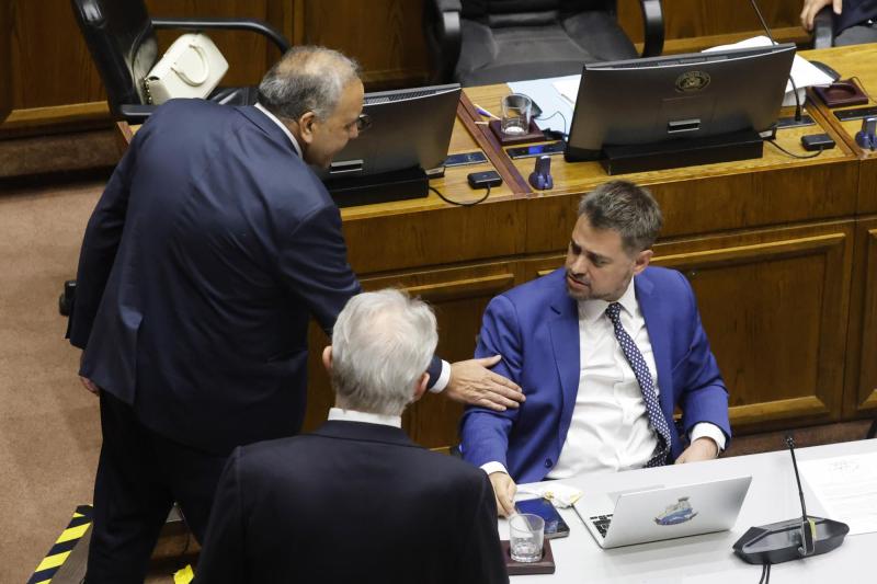 Aton- Enfrentamiento entre Espinoza y Manouchehri