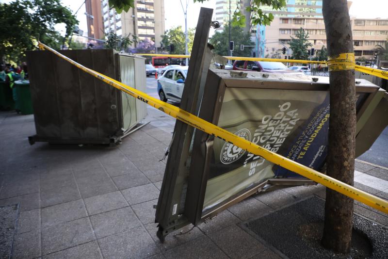Aton - Bus chocó kiosco en Providencia