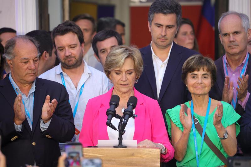 Aton- Jara aseguró que Matthei fue "obligada" a apoyar a Kast