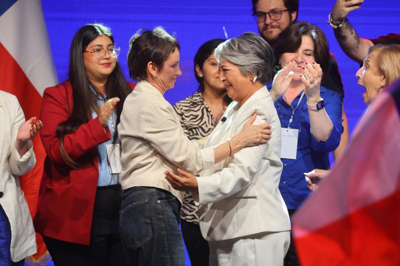 Aton- Tohá respaldó a Jara tras la primaria oficialista