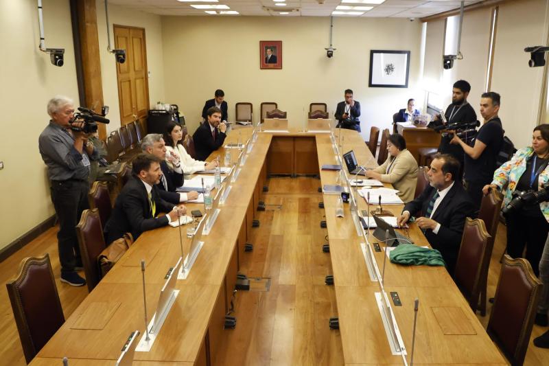 Aton- Pardow acudió a comisión revisora de AC en su contra