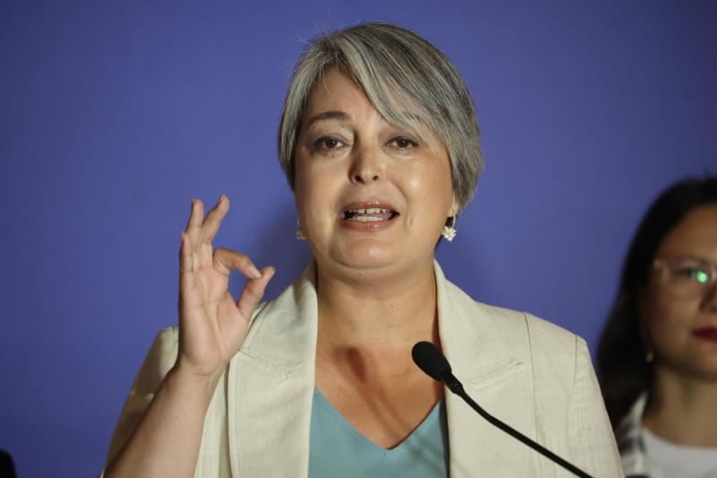 Aton - Jeannette Jara confirma la renuncia de su asesor Darío Quiroga a días de la segunda vuelta