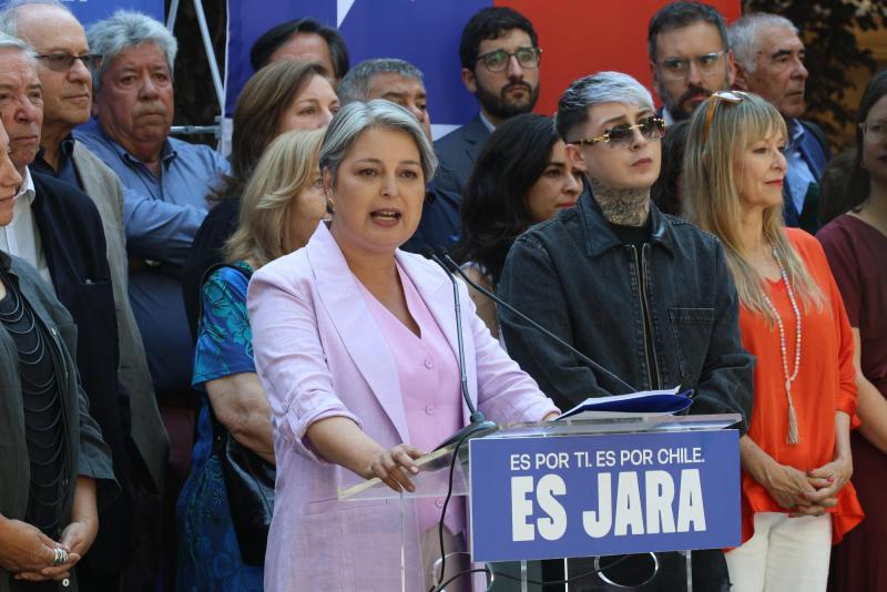 Aton- Artista urbano estuvo al lado de Jara durante presentación de su equipo