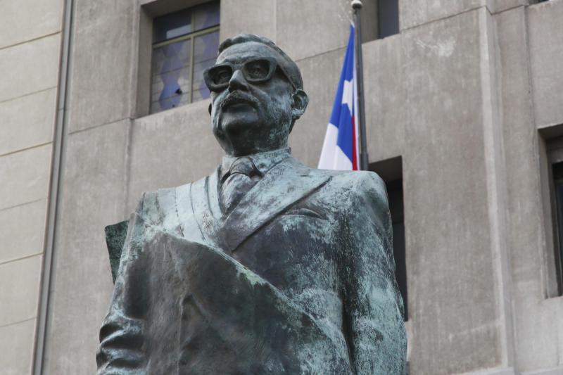 Aton- Estatua del expresidente Salvador Allende