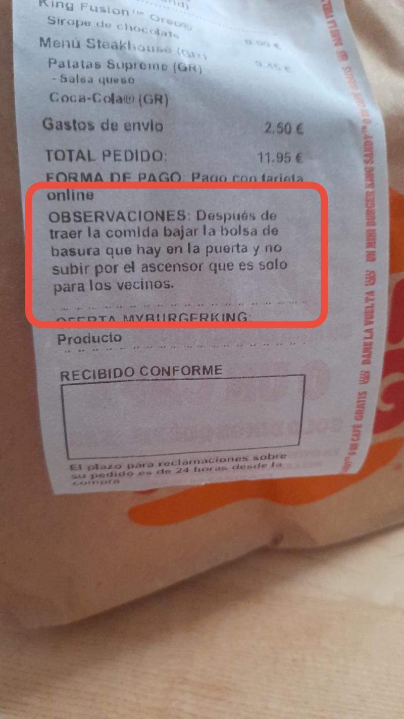 X/LiosdeVecinos - Repartidor recibe insólita petición de cliente