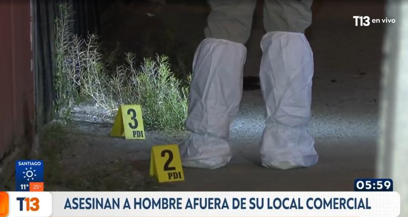T13 - Hombre murió baleado afuera de su negocio en Conchalí