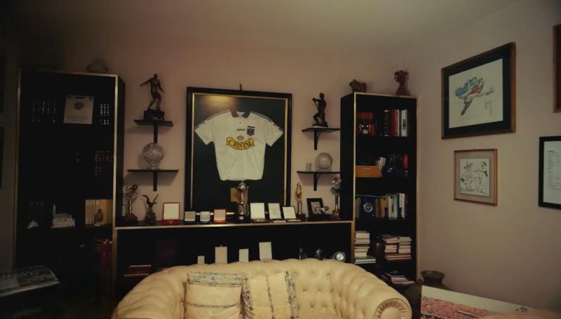 El impresionante "museo de Colo Colo" que Mirko Jozić tiene en el living de su casa - Captura Socios por el mundo 