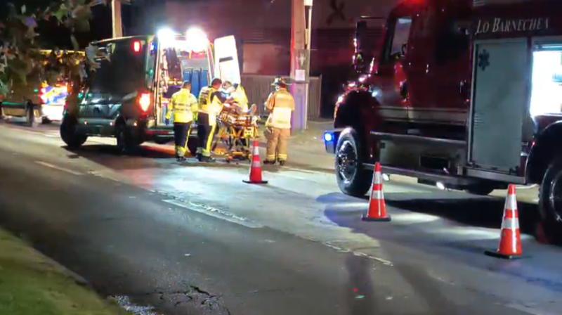 Violento choque en Las Condes: tres personas huyeron y 2 resultaron gravemente heridas