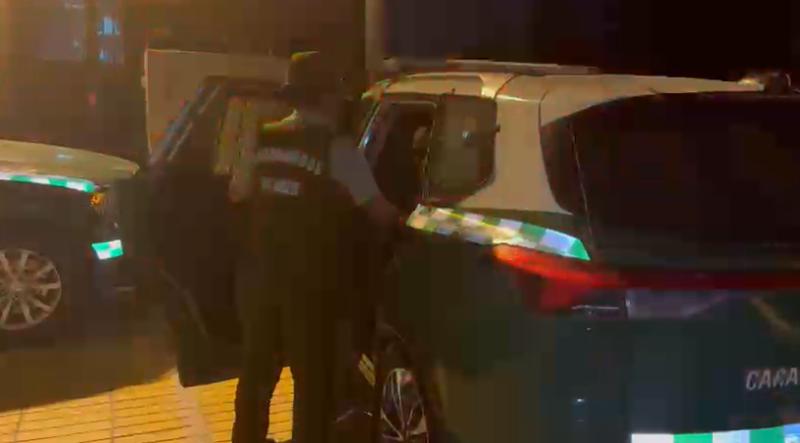 Carabineros recupera dos autos robados y detiene a dos sospechosos en la zona norte de Santiago