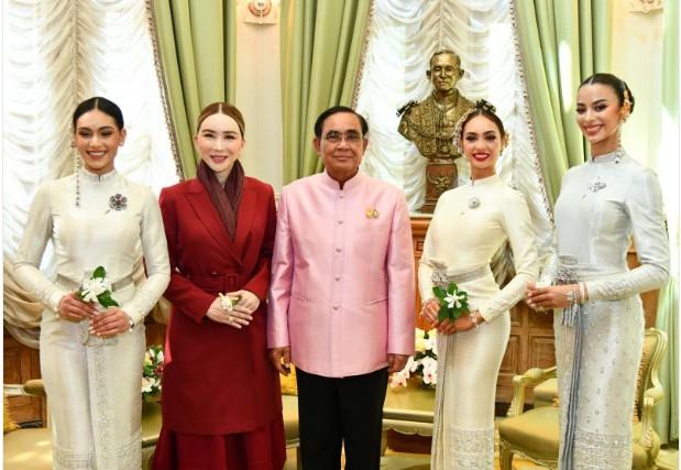vía Linkedin, Jakkaphong "Anne" Jakrajutatip junto al Primer Ministro de Tailandia del 2018, Prayut Chan-o-cha