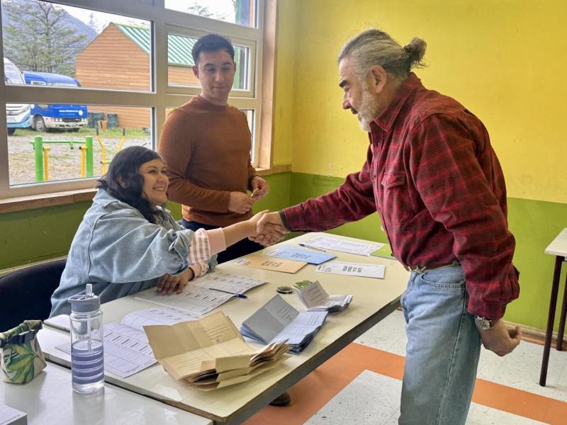 X - Andrónico Luksic votando en Elecciones 2025