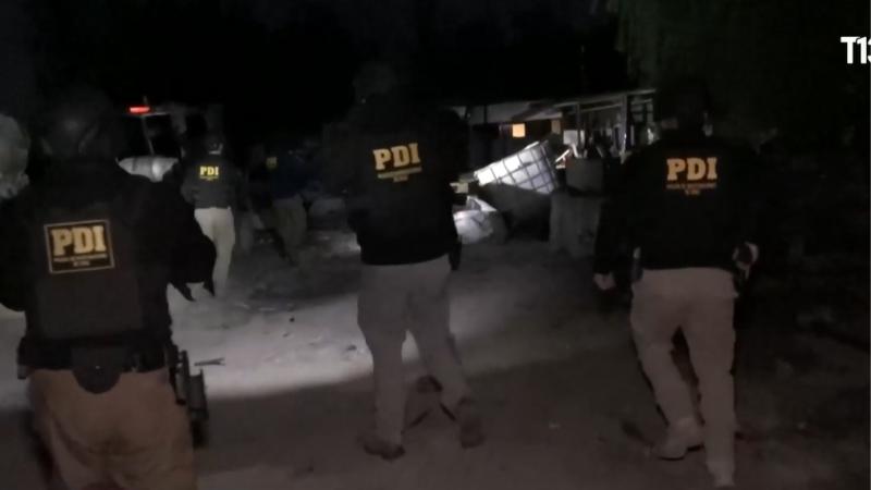 T13 - Prisión preventiva para seis exfuncionarios de la PDI acusados de contrabando, tráfico de drogas y malversación