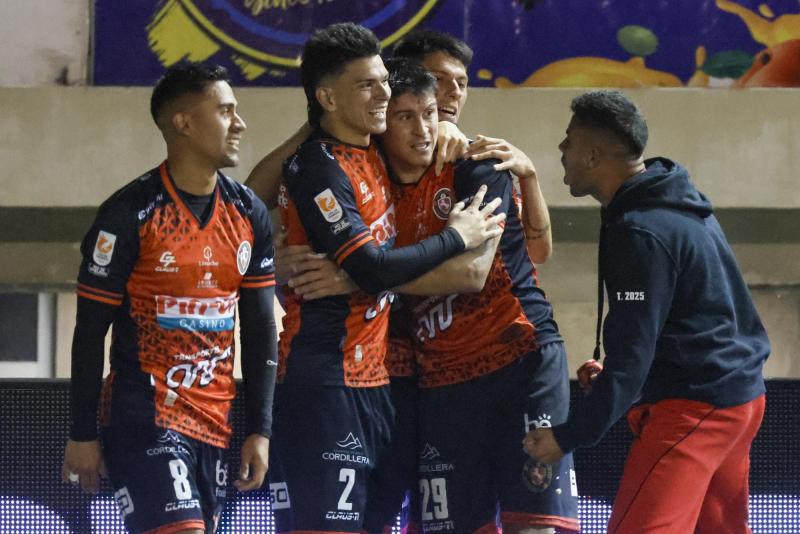 Esto le queda a Iquique, Unión y Limache para evitar el descenso - Photosport