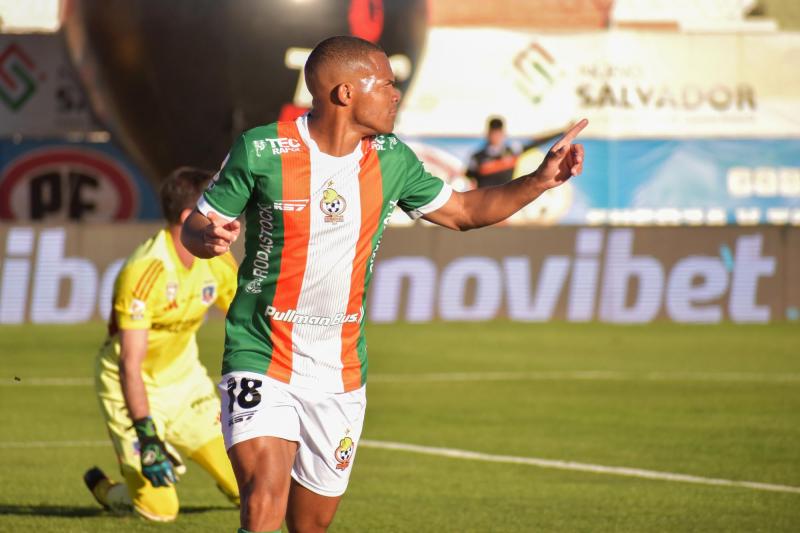 Munder le marcó un doblete a Colo-Colo - Photosport