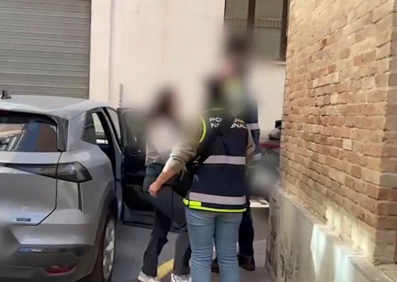 Policía Nacional de España - Detienen a chilena vinculada al Tren de Aragua
