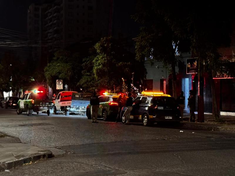 Mujer muere tras violenta pelea con su pareja en Santiago: Ambos se agredieron con arma blanca