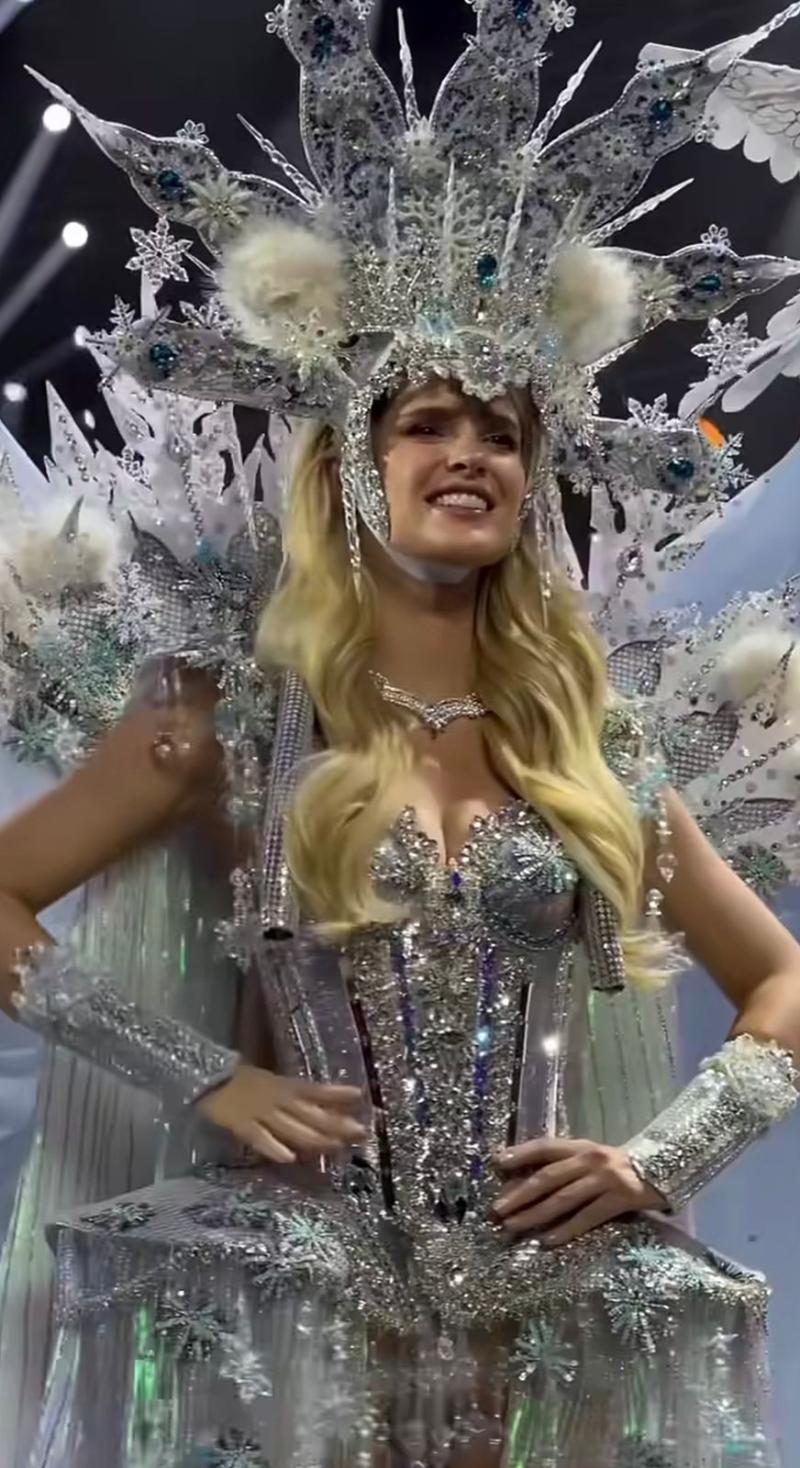 Instagram - Inna Moll en traje típico