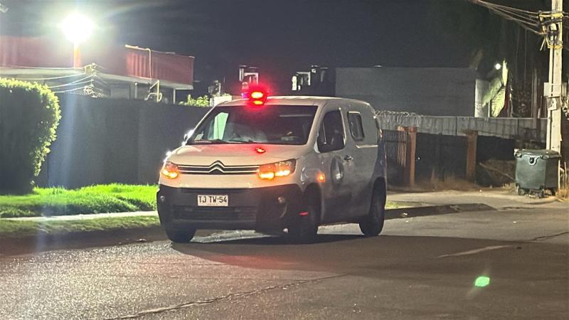 PDI detiene a sujetos sorprendidos en medio de transacción ilegal: Intentaron atropellar a un detective