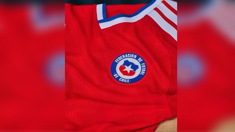 Instagram/laroja - Nueva camiseta de la Selección Chilena