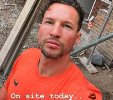 Danny Drinkwater, de ser campeón de la Premier League a ser albañil