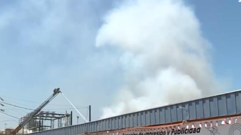 Gigantesco incendio en bodega de Mall Chino en Viña del Mar - T13