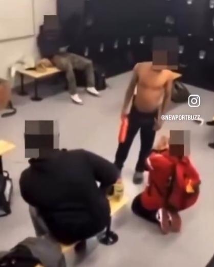 Conmoción en Estados Unidos por agresión a persona discapacitada: jugadores usaron un cinturón de cuero - Captura X