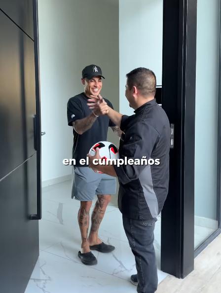 Captura Instagram (@ccarrascochef) - Vargas celebra su cumpleaños 36