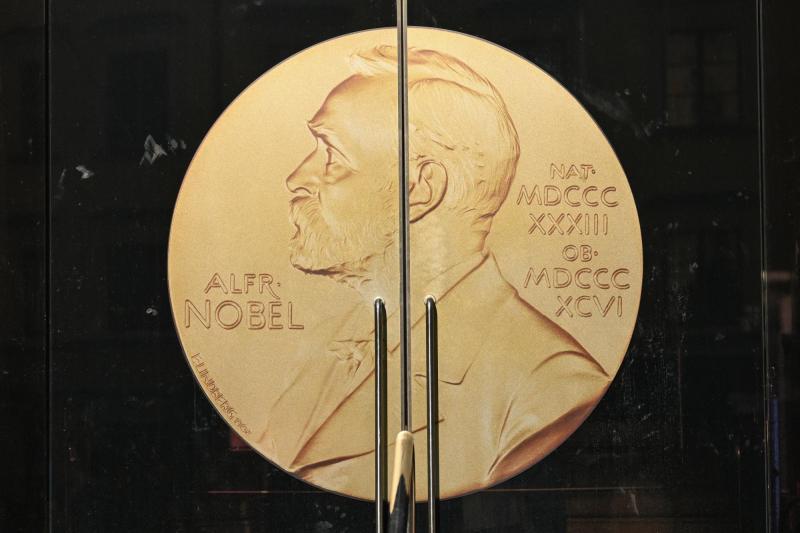 La Academia Sueca es la encargada de entregar el Nobel - AFP