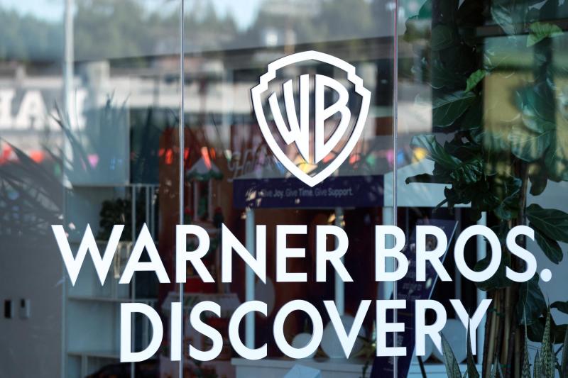 AFP - Paramount desafía a Netflix y presenta millonaria oferta por Warner Bros