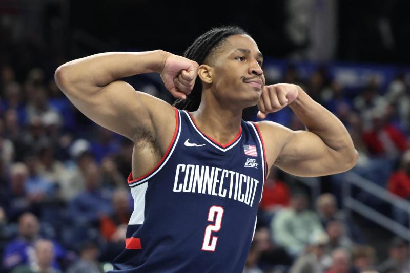 Basquetbolista Silas Demary Jr se enferma en pleno partido y ensucia la cancha en EE.UU - AFP