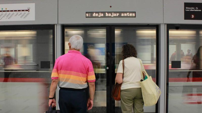 Agencia Uno - Puertas de andén en el Metro de Santiago