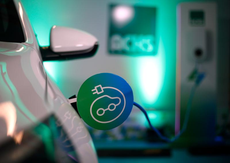 Agencia UNO - Dan luz verde para normativa que busca convertir autos a combustible en autos eléctricos