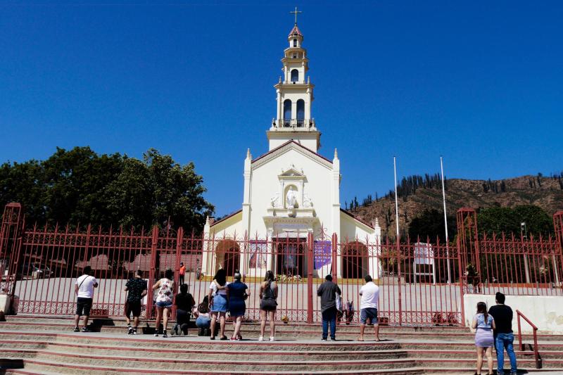Mujer falleció de un paro cardiaco durante peregrinación a Lo Vásquez - Agencia Uno