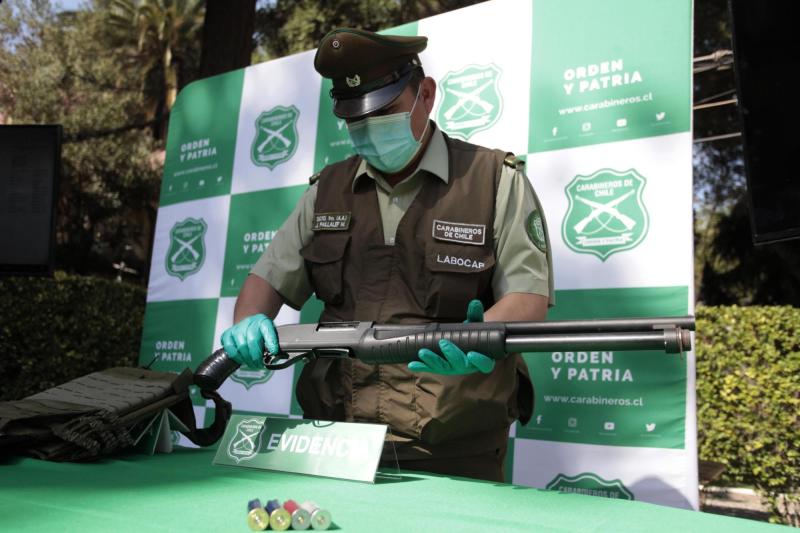 Agencia Uno - Escopeta requisada por Carabineros, REFERENCIAL