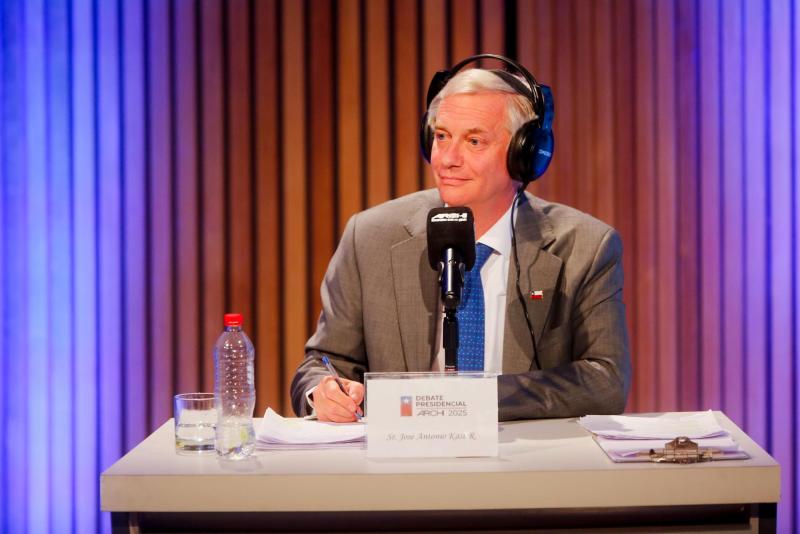 Agencia Uno- Kast en debate de la Archi