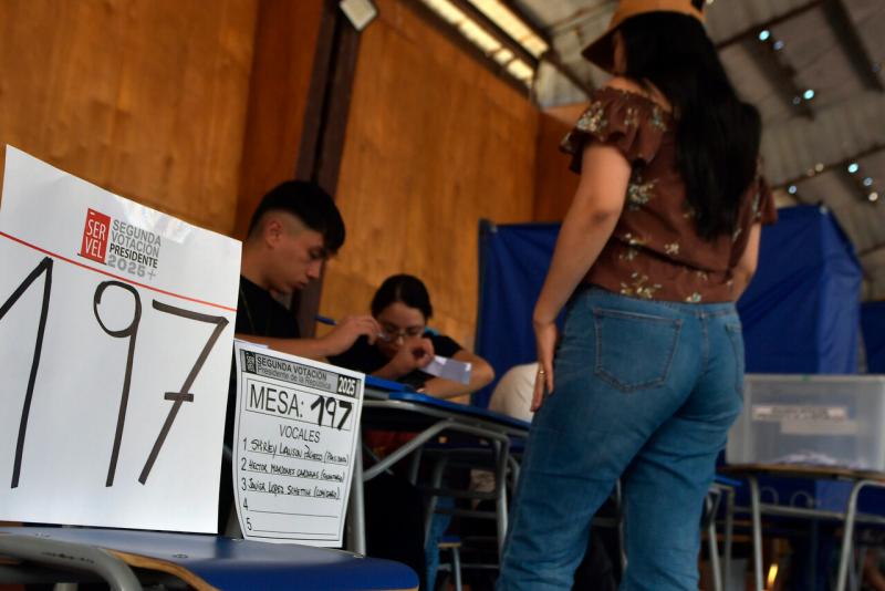 Agencia Uno - Elecciones 2025: ¿Qué ocurre si al cierre de mesas aún estoy en la fila para votar?