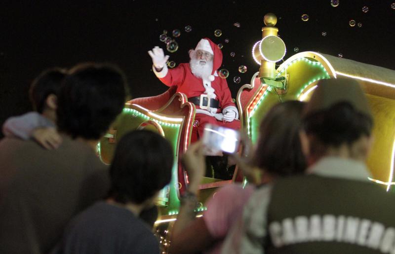 Caravana navideña llega a Santiago: revisa fechas, rutas y comunas por las que pasará - Agencia Uno