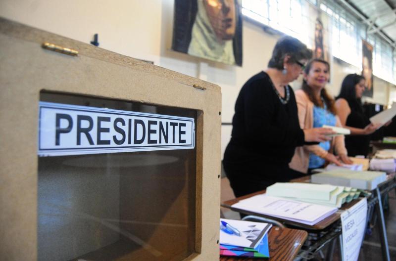 T13 - Elecciones presidenciales: Se abren las primeras mesas en el extranjero para la segunda vuelta | Contexto | Agencia UNO