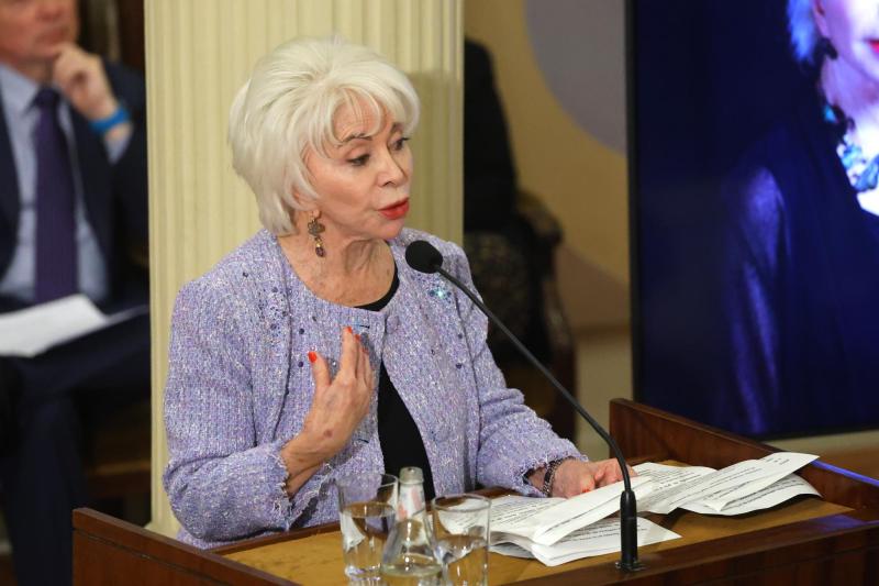 Aton- Vanessa Kaiser confundió a escritora Isabel Allende con la exsenadora