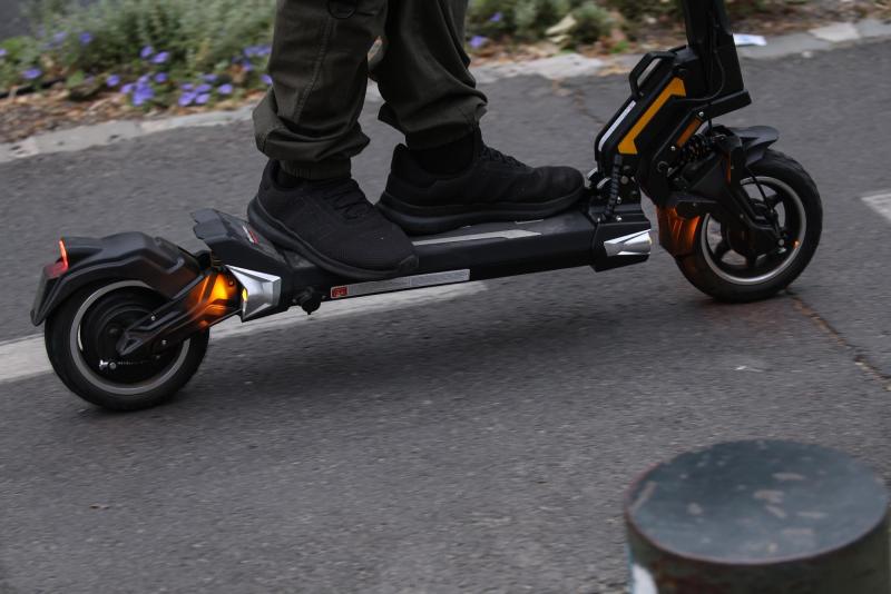 Fatal accidente en Las Condes: conductor de scooter muere tras colisionar con automóvil - Aton