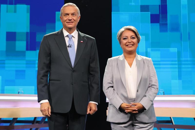 Aton- José Antonio Kast y Jeannette Jara