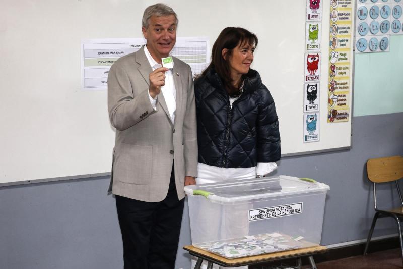 Aton - José Antonio Kast votando