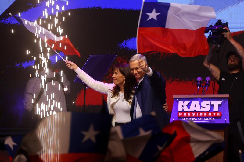 Aton- Kast ganó elección presidencial