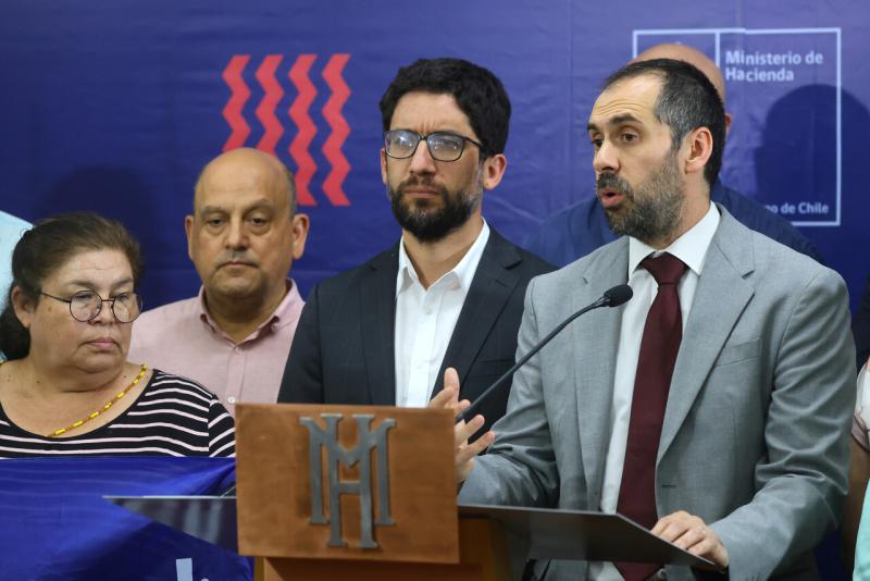 Aton - Firma del reajuste del Sector Público