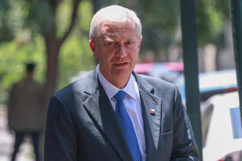 Aton- Kast insta a otros países a hacer un corredor humanitario