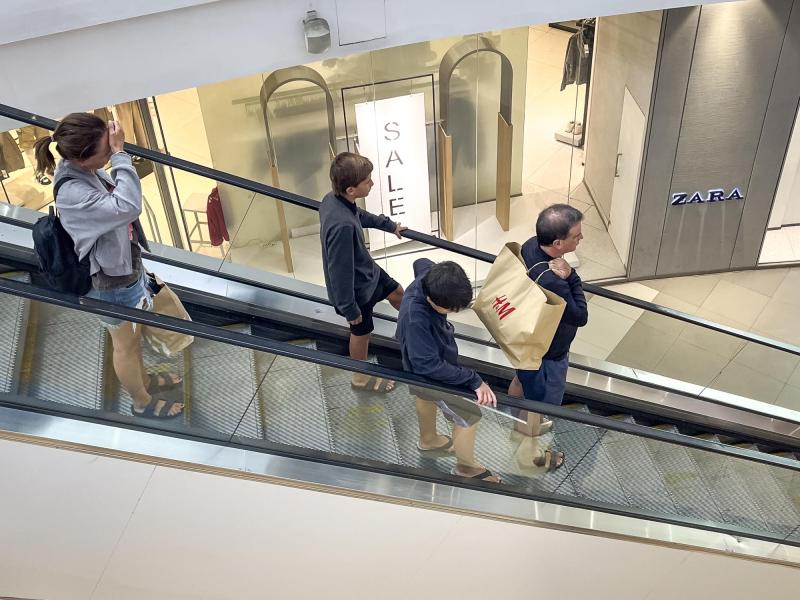 Aton (Referencial) - Año Nuevo 2026: Así funcionará el comercio en Chile este 31 de diciembre