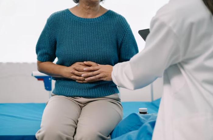 La condición médica que podría ser clave en el aumento de diagnósticos de cáncer colorrectal en jóvenes - Freepik